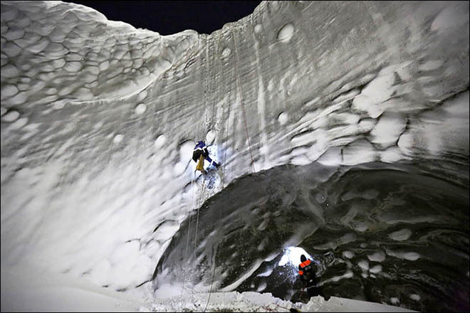 Khám[-]phá[-]bên[-]trong[-]miệng[-]hố[-]bí[-]ẩn[-]ở[-]Siberia